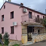 Nela Apartment *