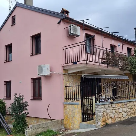 Nela Apartment *