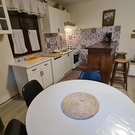 Nela Apartment *